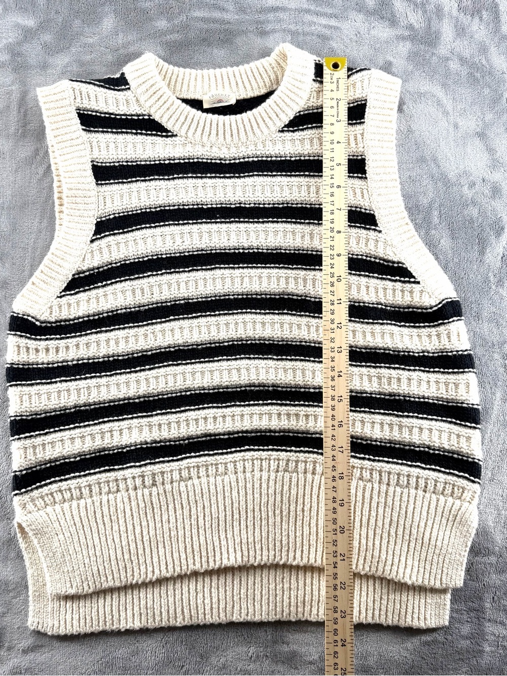 Faherty Cream & Black Striped Knit Sweater Vest Old Money Coastal Preppy Chic - Picture 5 of 10